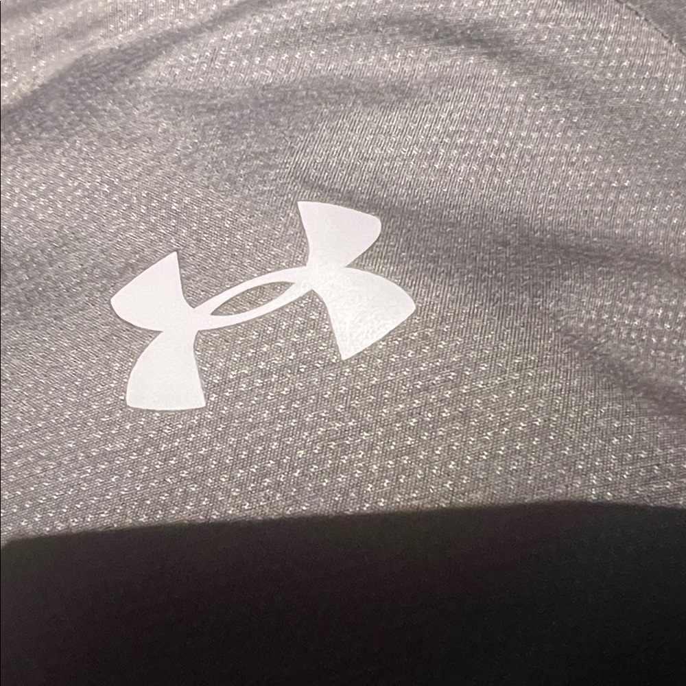 Under Armour Lightweight Windbreaker / Woven Full-Zip Jacket (Women’s Fitted)